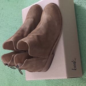 New women's sz 8 suede Falcon Beek ankle boots